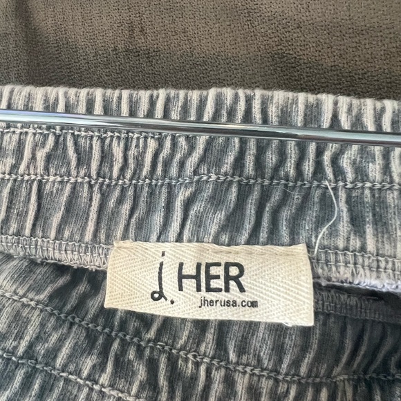 Women’s Wide Leg Ruffle Pants in Washed Gray - Picture 4 of 9